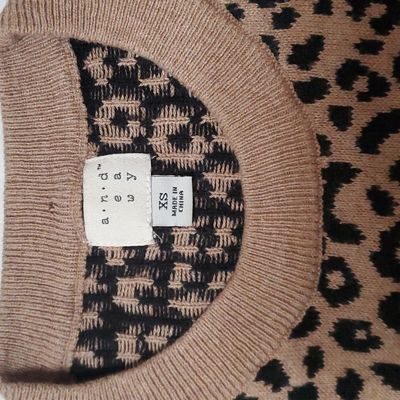 a.n.d new day animal print sweatshirt XS - Picture 2 of 5